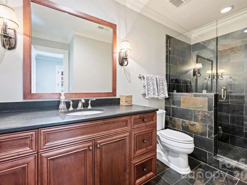 200 Huntley Place, Charlotte, NC 28207.  MLS# CAR4429607, YatesRealty ID 53846. 