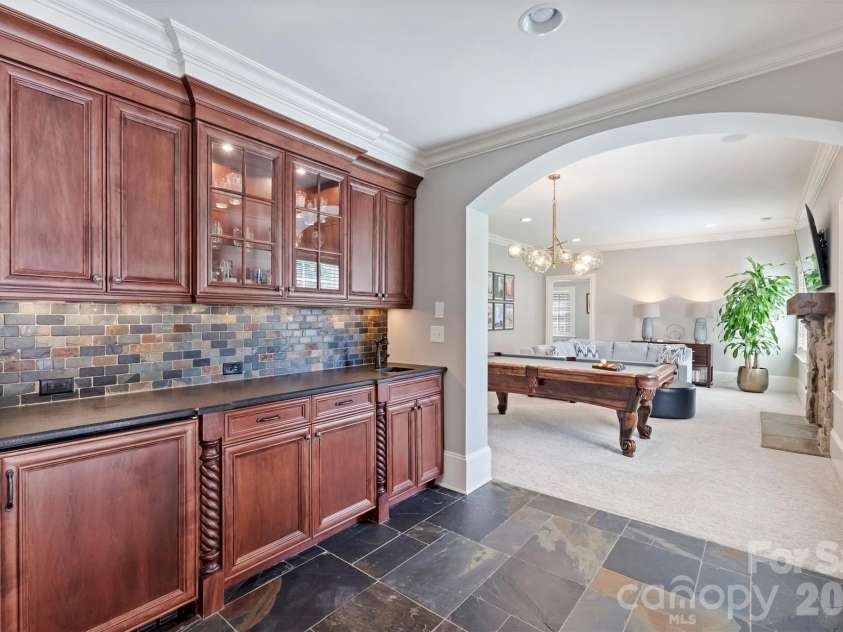 200 Huntley Place, Charlotte, NC 28207.  MLS# CAR4429607, YatesRealty ID 53846. 