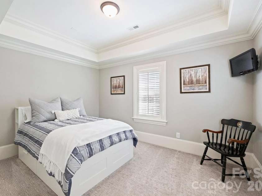 200 Huntley Place, Charlotte, NC 28207.  MLS# CAR4429607, YatesRealty ID 53846. 
