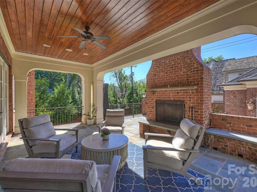 200 Huntley Place, Charlotte, NC 28207.  MLS# CAR4429607, YatesRealty ID 53846. 