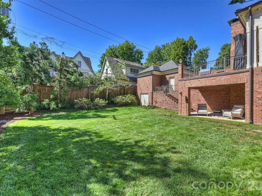 200 Huntley Place, Charlotte, NC 28207.  MLS# CAR4429607, YatesRealty ID 53846. 