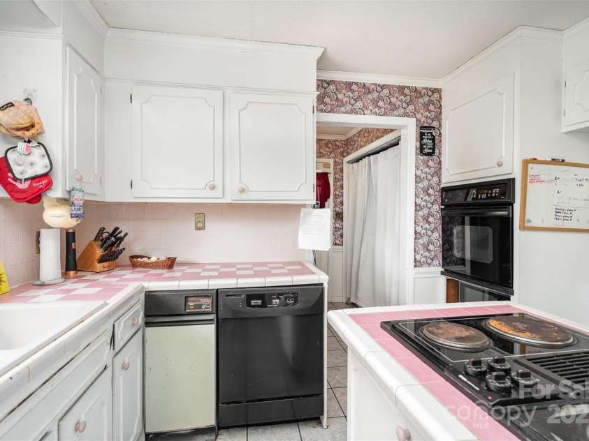 1620 Edgefield Avenue, Gastonia, NC 28052.  MLS# CAR4245881, YatesRealty ID 5385. 