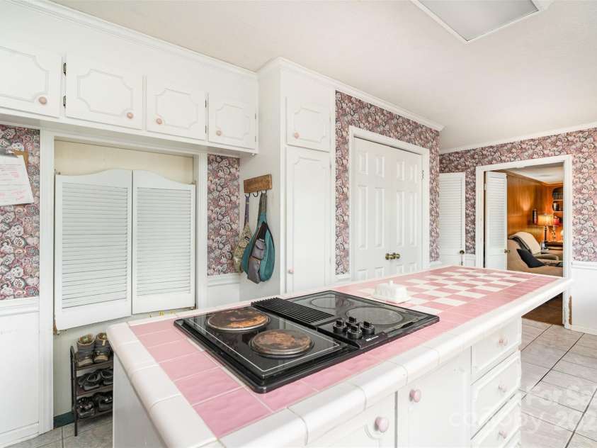 1620 Edgefield Avenue, Gastonia, NC 28052.  MLS# CAR4245881, YatesRealty ID 5385. 