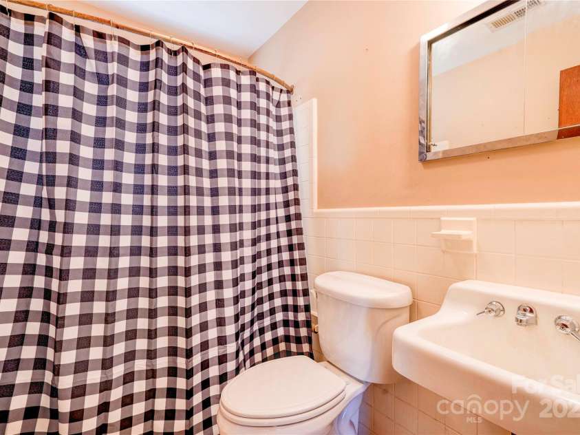 1909 Lafayette Street, Shelby, NC 28152.  MLS# CAR4331058, YatesRealty ID 5385. 