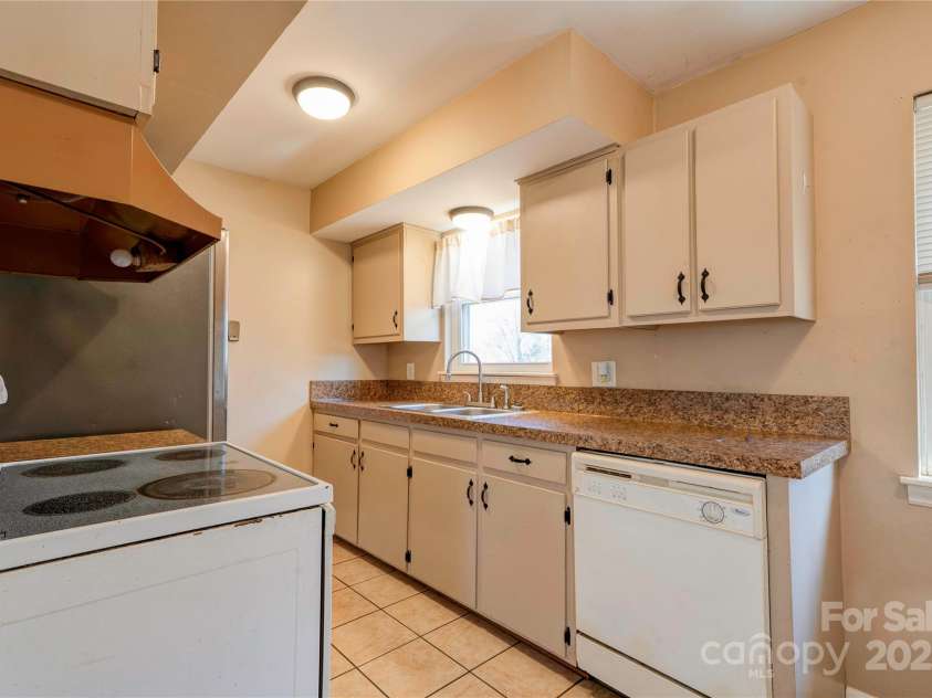 1909 Lafayette Street, Shelby, NC 28152.  MLS# CAR4331058, YatesRealty ID 5385. 