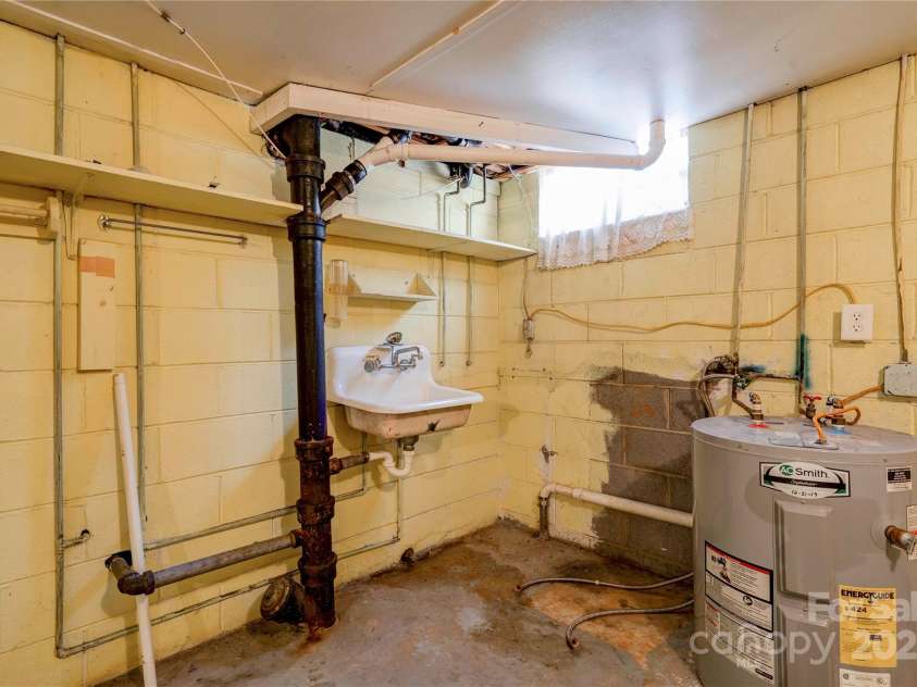 1909 Lafayette Street, Shelby, NC 28152.  MLS# CAR4331058, YatesRealty ID 5385. 