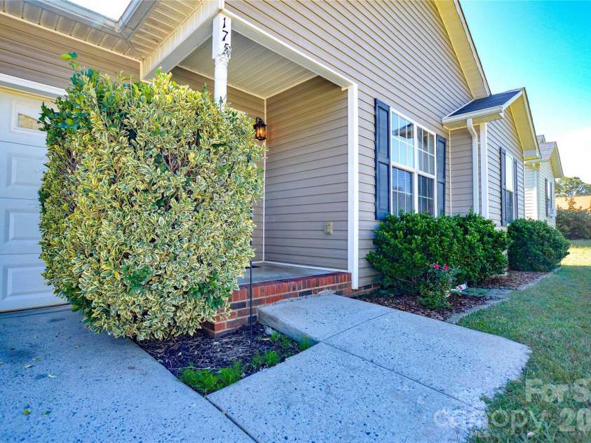 175 Alexander Heritage Drive, Hickory, NC 28601.  MLS# CAR4429549, YatesRealty ID 53852. 