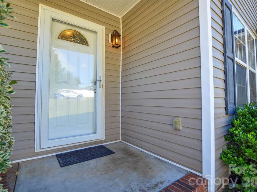 175 Alexander Heritage Drive, Hickory, NC 28601.  MLS# CAR4429549, YatesRealty ID 53852. 