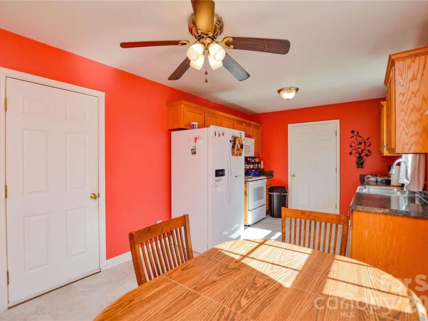 175 Alexander Heritage Drive, Hickory, NC 28601.  MLS# CAR4429549, YatesRealty ID 53852. 