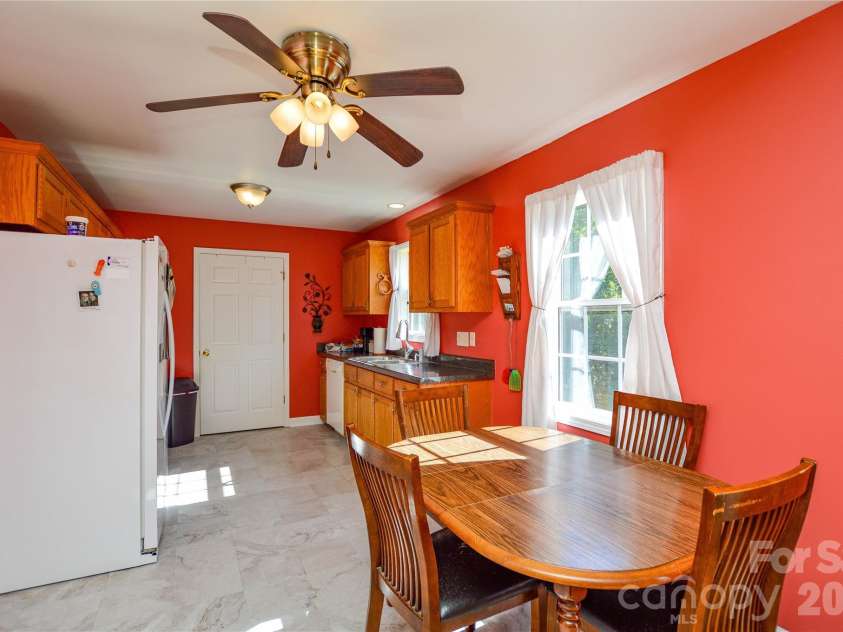 175 Alexander Heritage Drive, Hickory, NC 28601.  MLS# CAR4429549, YatesRealty ID 53852. 