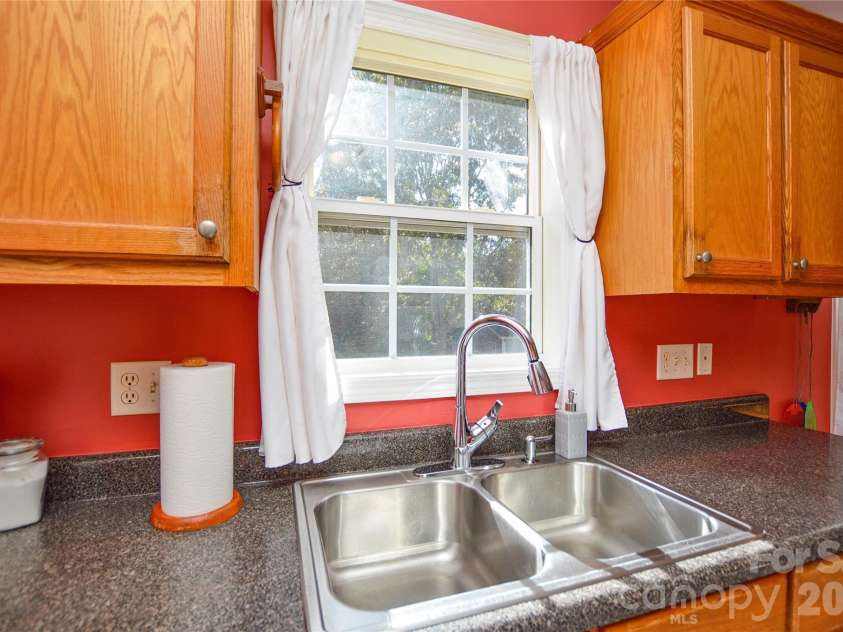 175 Alexander Heritage Drive, Hickory, NC 28601.  MLS# CAR4429549, YatesRealty ID 53852. 