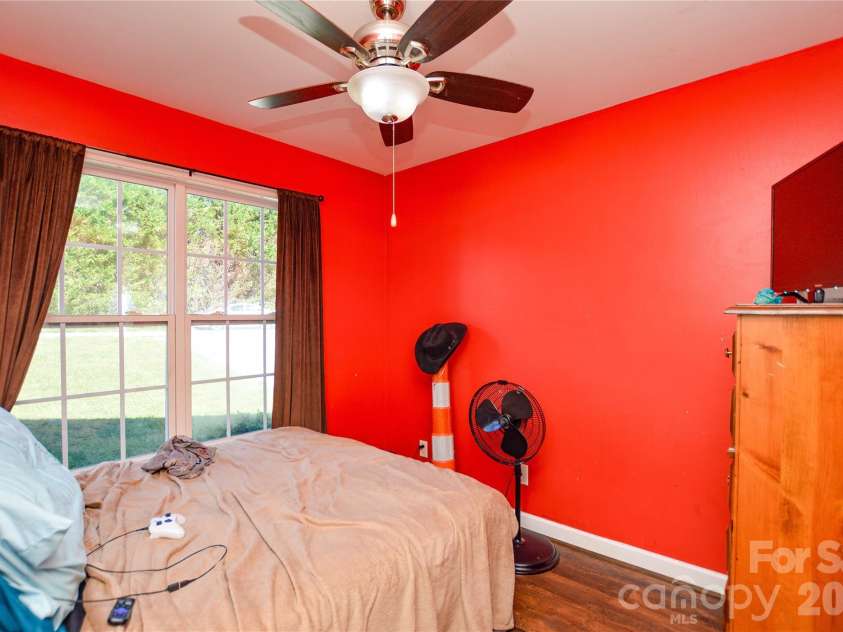 175 Alexander Heritage Drive, Hickory, NC 28601.  MLS# CAR4429549, YatesRealty ID 53852. 