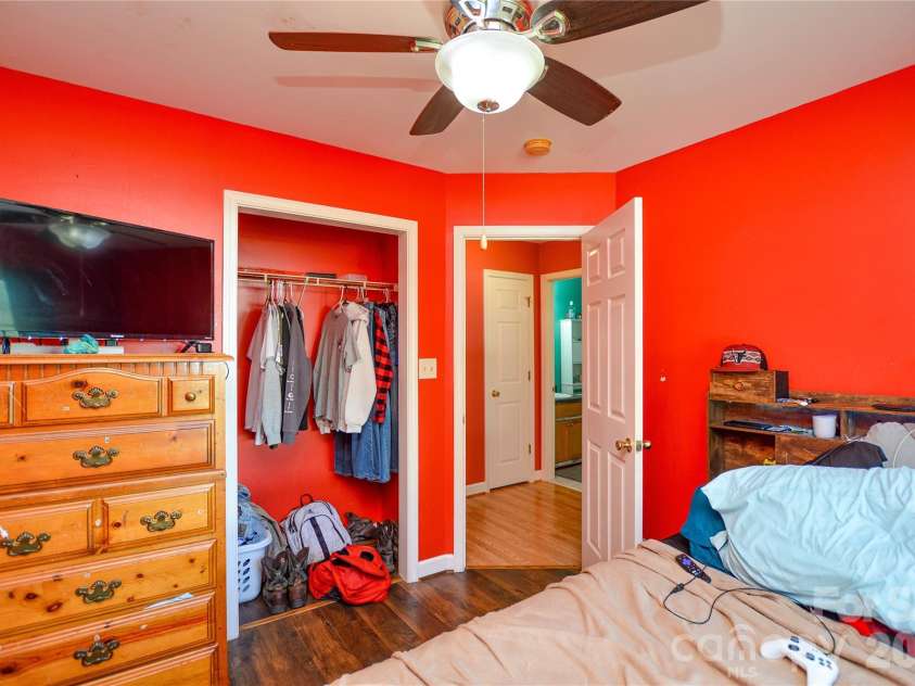 175 Alexander Heritage Drive, Hickory, NC 28601.  MLS# CAR4429549, YatesRealty ID 53852. 