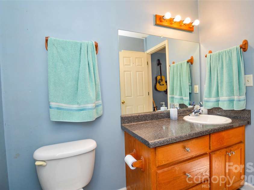 175 Alexander Heritage Drive, Hickory, NC 28601.  MLS# CAR4429549, YatesRealty ID 53852. 