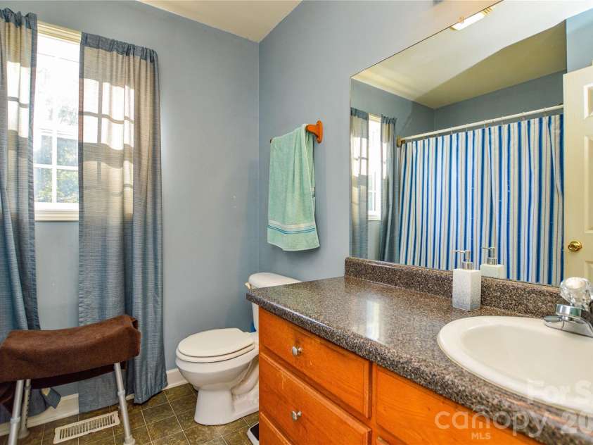 175 Alexander Heritage Drive, Hickory, NC 28601.  MLS# CAR4429549, YatesRealty ID 53852. 