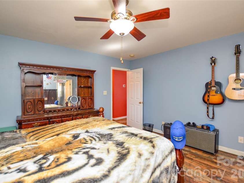 175 Alexander Heritage Drive, Hickory, NC 28601.  MLS# CAR4429549, YatesRealty ID 53852. 