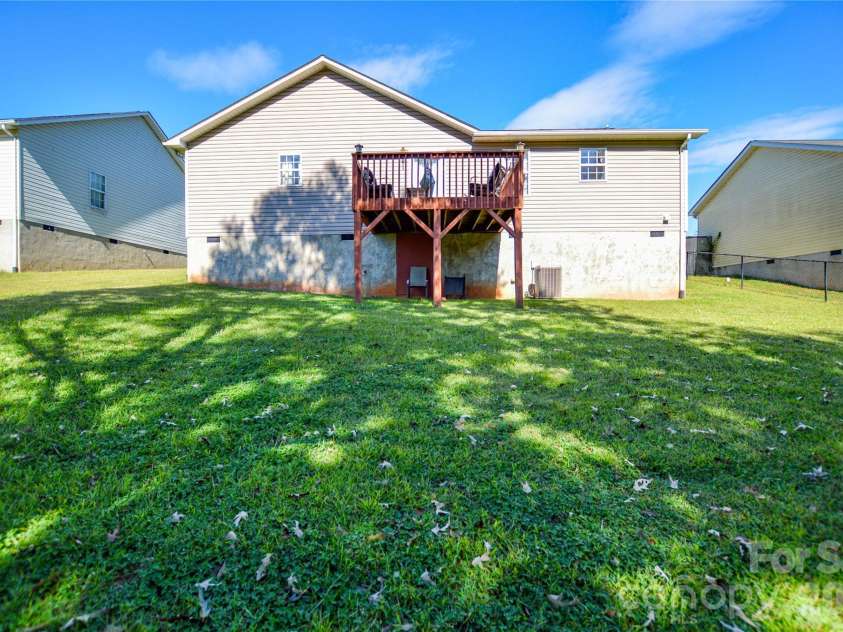 175 Alexander Heritage Drive, Hickory, NC 28601.  MLS# CAR4429549, YatesRealty ID 53852. 