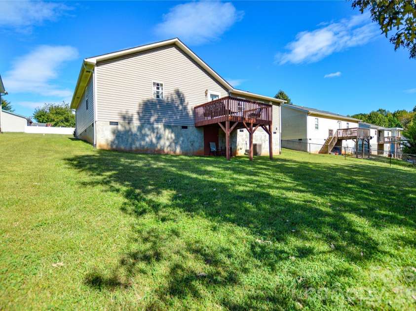 175 Alexander Heritage Drive, Hickory, NC 28601.  MLS# CAR4429549, YatesRealty ID 53852. 