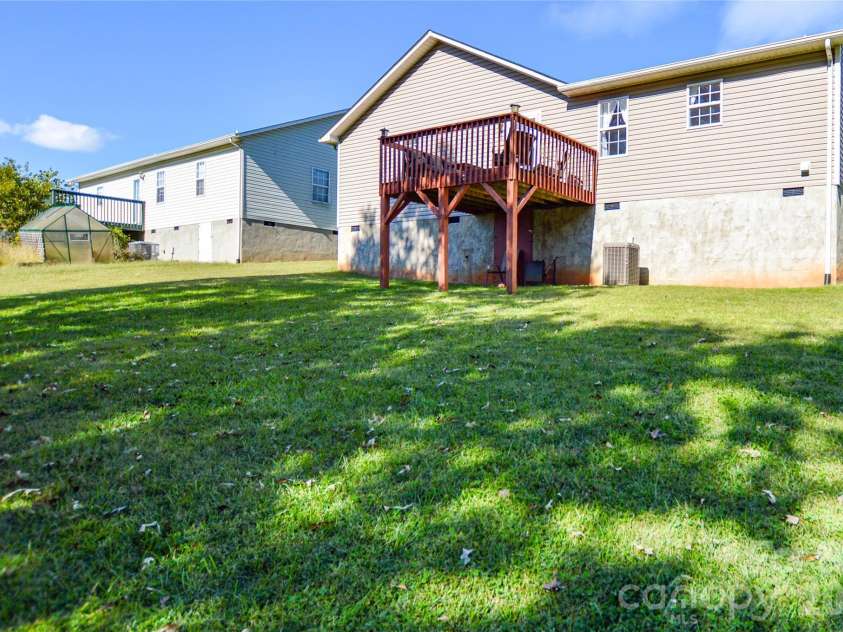 175 Alexander Heritage Drive, Hickory, NC 28601.  MLS# CAR4429549, YatesRealty ID 53852. 