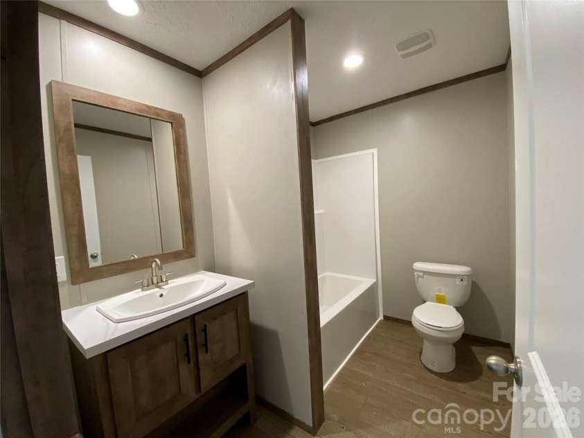 5726 Landon Place, Heath Springs, SC 29058.  MLS# CAR4429473, YatesRealty ID 53855. 2nd bathroom