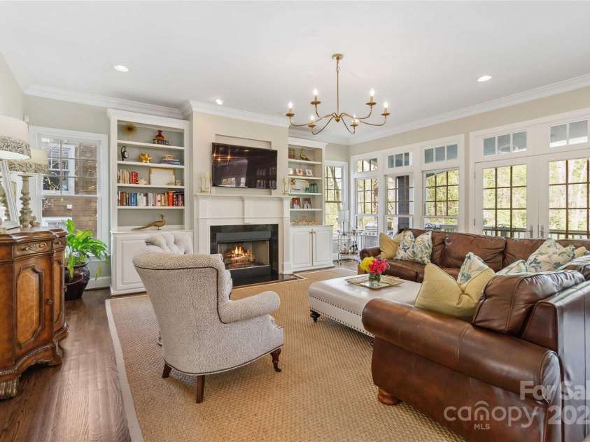 1921 Brandon Circle, Charlotte, NC 28211.  MLS# CAR4245461, YatesRealty ID 5386. 