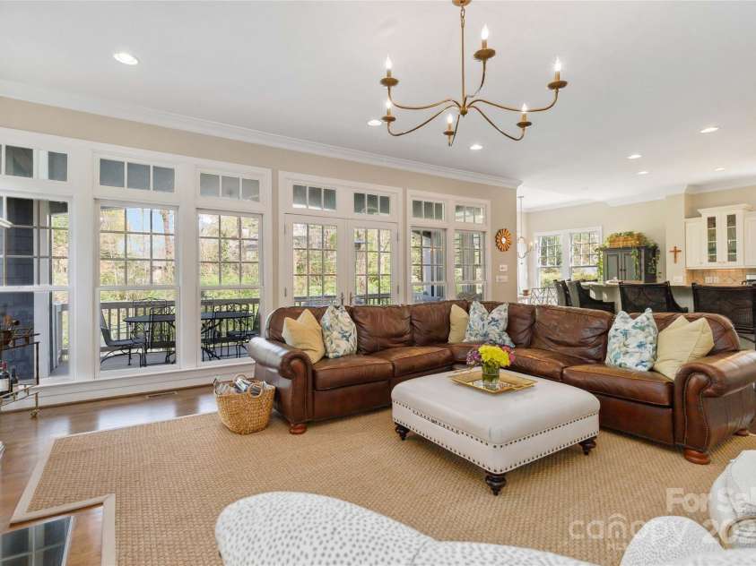 1921 Brandon Circle, Charlotte, NC 28211.  MLS# CAR4245461, YatesRealty ID 5386. 