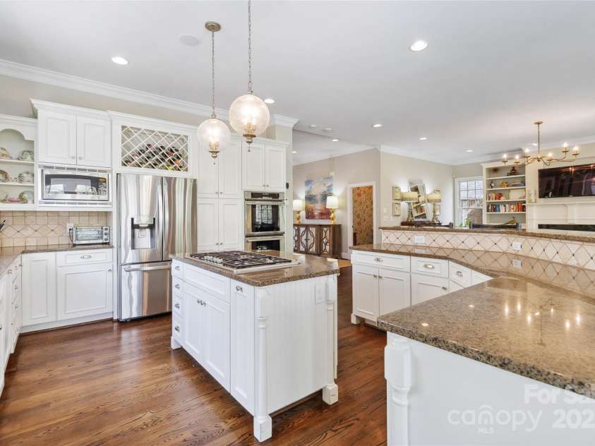 1921 Brandon Circle, Charlotte, NC 28211.  MLS# CAR4245461, YatesRealty ID 5386. 