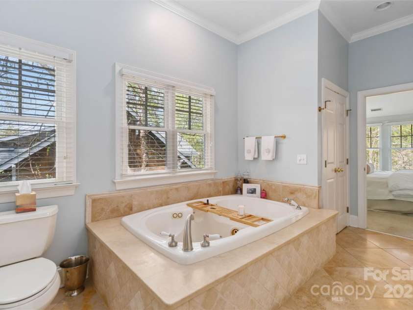 1921 Brandon Circle, Charlotte, NC 28211.  MLS# CAR4245461, YatesRealty ID 5386. 