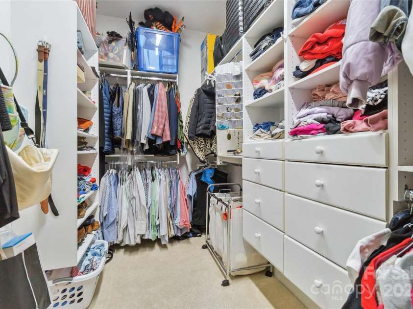 1921 Brandon Circle, Charlotte, NC 28211.  MLS# CAR4245461, YatesRealty ID 5386. Primary Bedroom Walk-In Closet