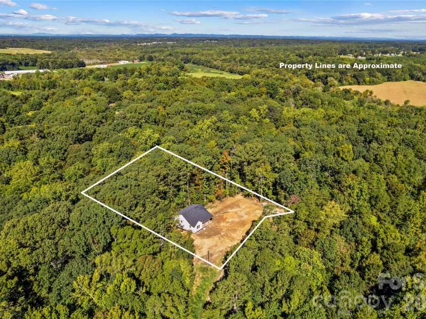 127 Katie Lane, Statesville, NC 28625.  MLS# CAR4430059, YatesRealty ID 53865. 