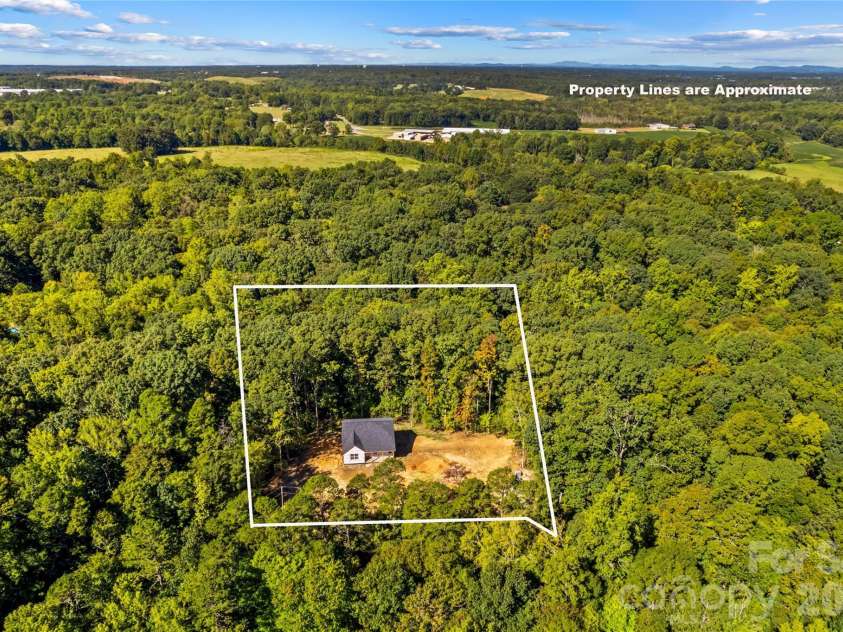 127 Katie Lane, Statesville, NC 28625.  MLS# CAR4430059, YatesRealty ID 53865. 