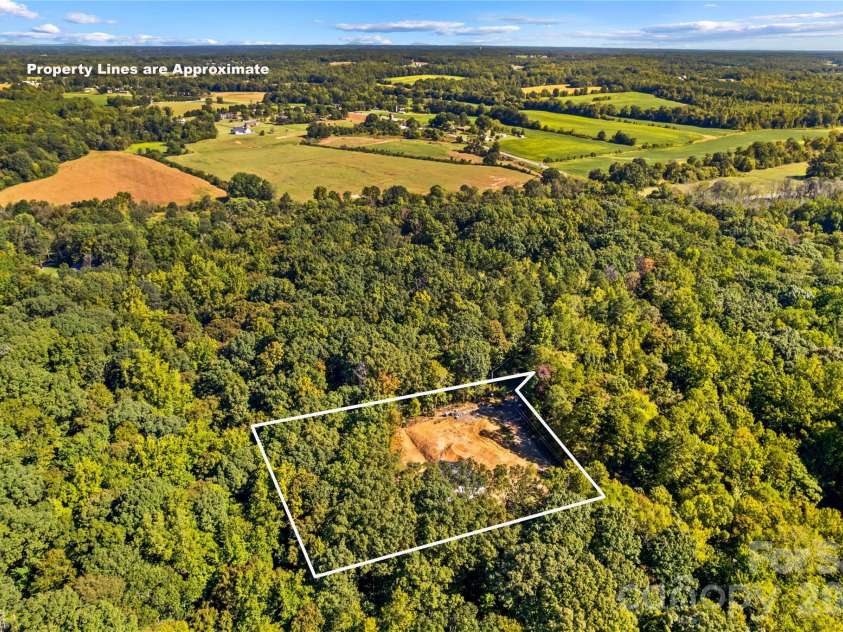 127 Katie Lane, Statesville, NC 28625.  MLS# CAR4430059, YatesRealty ID 53865. 