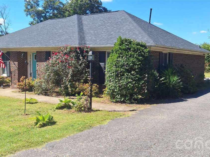 1533 Shannon Bradley Road, Gastonia, NC 28052.  MLS# CAR4429919, YatesRealty ID 53869. Front side view at driveway