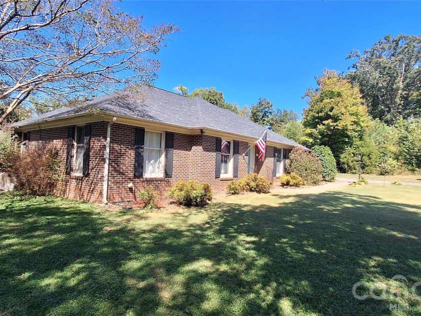 1533 Shannon Bradley Road, Gastonia, NC 28052.  MLS# CAR4429919, YatesRealty ID 53869. Front side view from other side