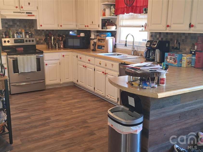 1533 Shannon Bradley Road, Gastonia, NC 28052.  MLS# CAR4429919, YatesRealty ID 53869. Kitchen