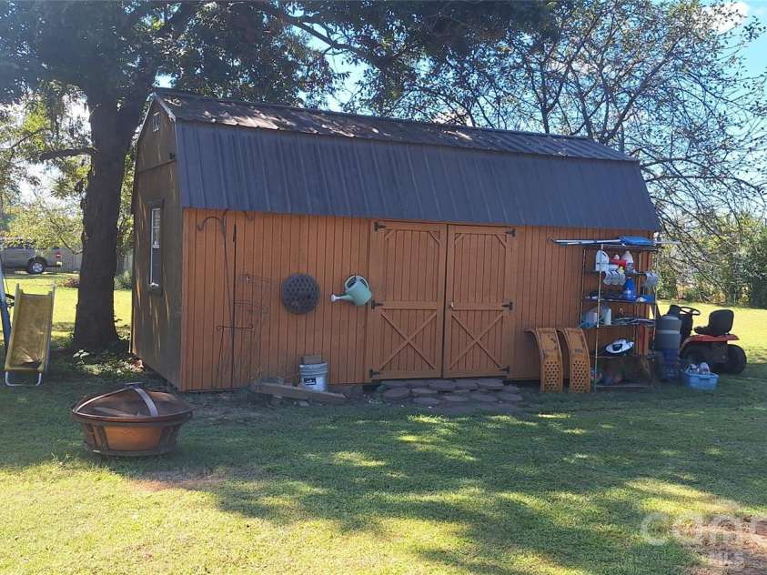 1533 Shannon Bradley Road, Gastonia, NC 28052.  MLS# CAR4429919, YatesRealty ID 53869. Storage Building