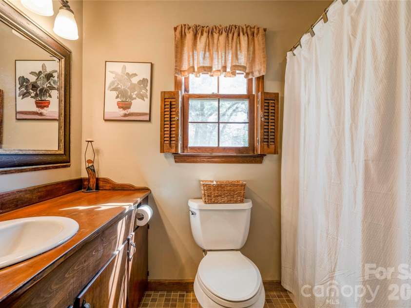 225 Hicks Hill Road, Lawndale, NC 28090.  MLS# CAR4430033, YatesRealty ID 53874. Primary Bathroom