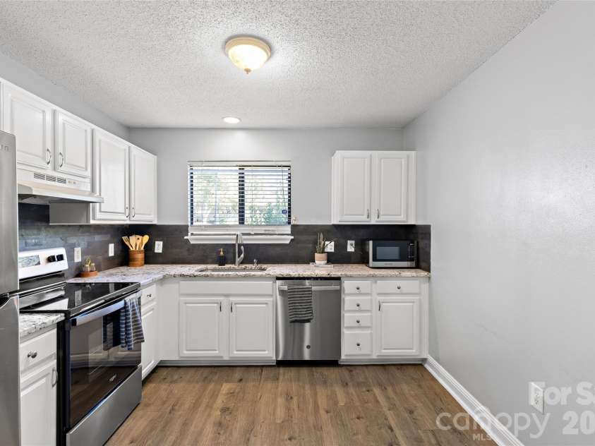 3009 Heathstead Place, Charlotte, NC 28210.  MLS# CAR4429083, YatesRealty ID 53875. 