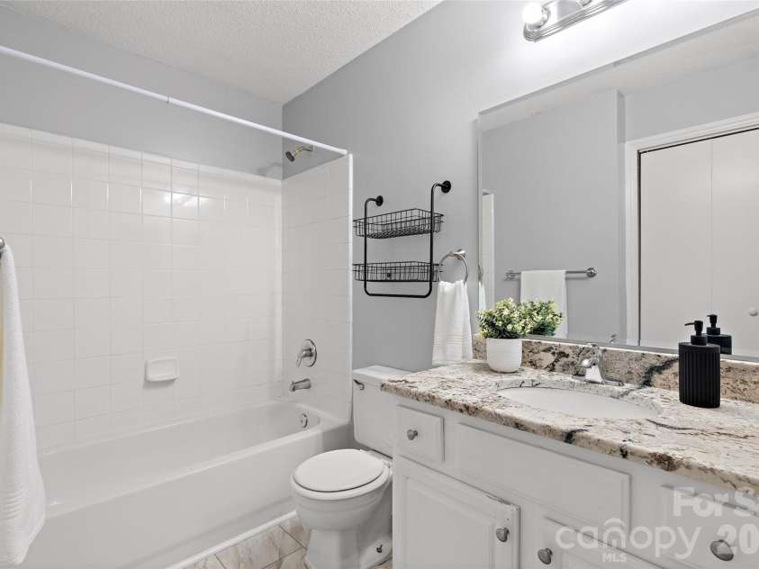3009 Heathstead Place, Charlotte, NC 28210.  MLS# CAR4429083, YatesRealty ID 53875. 