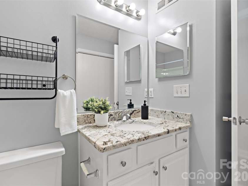3009 Heathstead Place, Charlotte, NC 28210.  MLS# CAR4429083, YatesRealty ID 53875. 