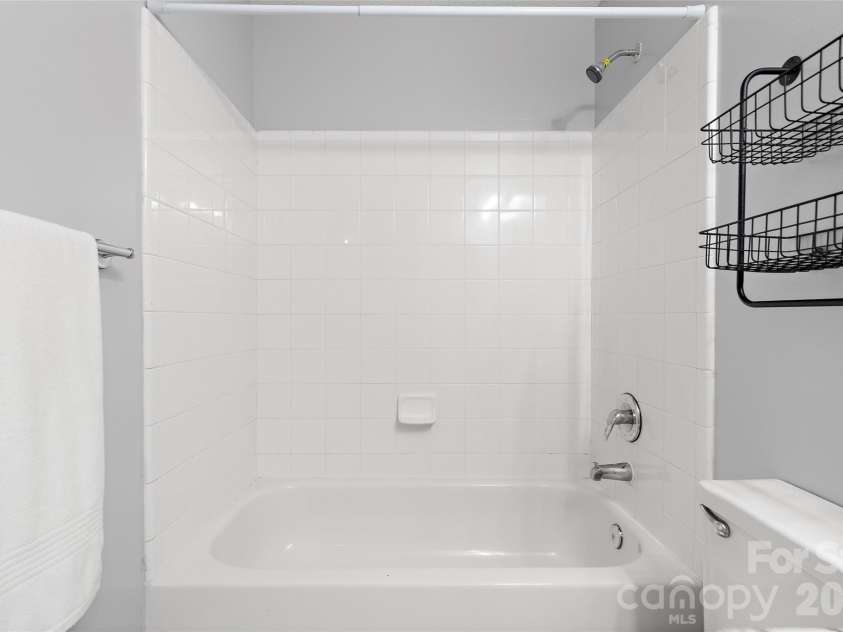 3009 Heathstead Place, Charlotte, NC 28210.  MLS# CAR4429083, YatesRealty ID 53875. 