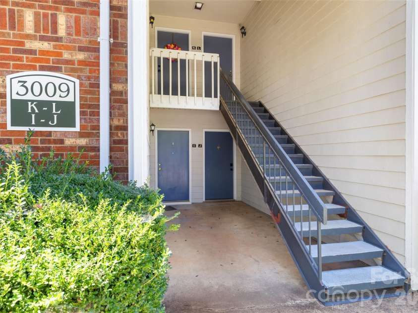 3009 Heathstead Place, Charlotte, NC 28210.  MLS# CAR4429083, YatesRealty ID 53875. 