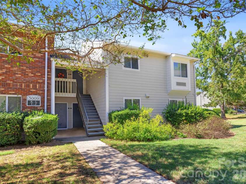 3009 Heathstead Place, Charlotte, NC 28210.  MLS# CAR4429083, YatesRealty ID 53875. 