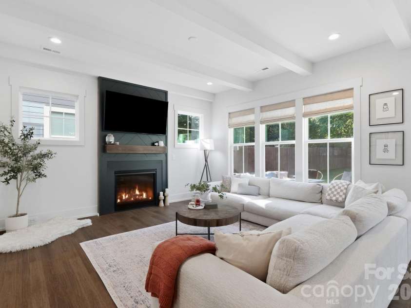5212 Lynnville Avenue, Charlotte, NC 28205.  MLS# CAR4429076, YatesRealty ID 53877. 