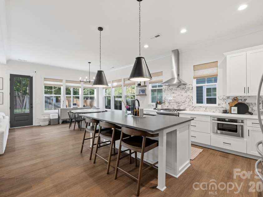 5212 Lynnville Avenue, Charlotte, NC 28205.  MLS# CAR4429076, YatesRealty ID 53877. 