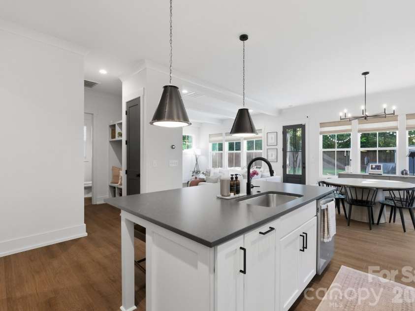 5212 Lynnville Avenue, Charlotte, NC 28205.  MLS# CAR4429076, YatesRealty ID 53877. 