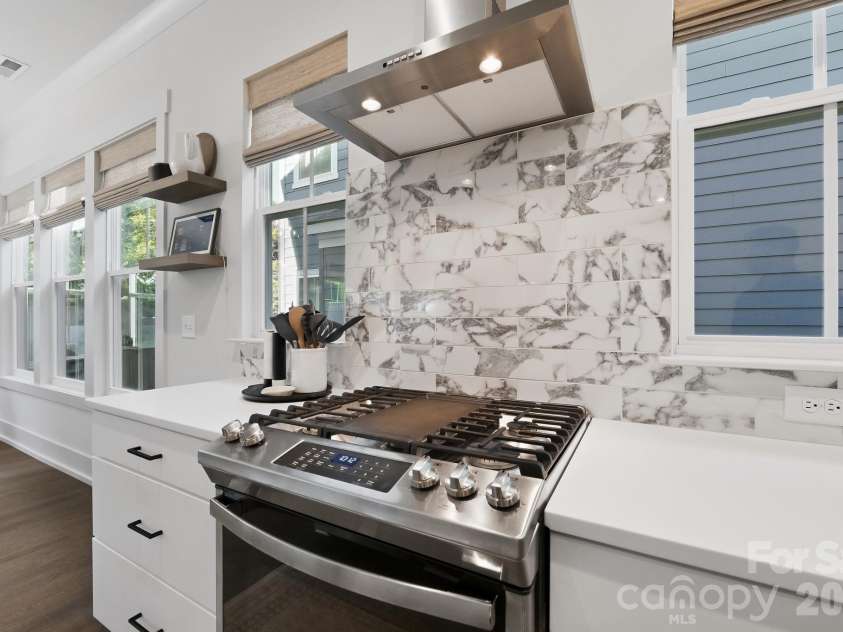 5212 Lynnville Avenue, Charlotte, NC 28205.  MLS# CAR4429076, YatesRealty ID 53877. 