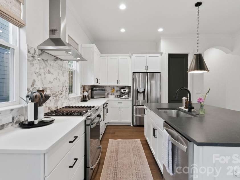 5212 Lynnville Avenue, Charlotte, NC 28205.  MLS# CAR4429076, YatesRealty ID 53877. 