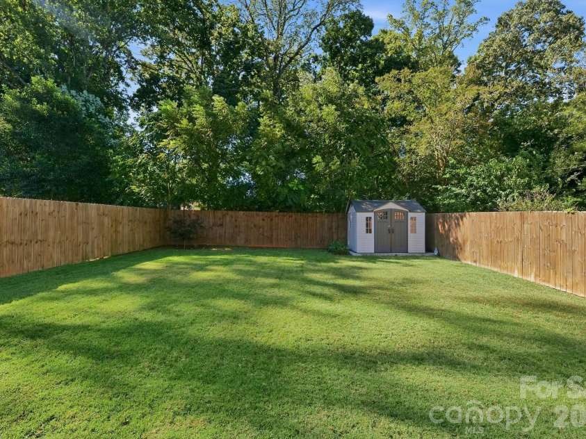 5212 Lynnville Avenue, Charlotte, NC 28205.  MLS# CAR4429076, YatesRealty ID 53877. 