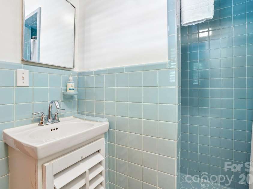 52 Lake Jordan Drive, Flat Rock, NC 28731.  MLS# CAR4425965, YatesRealty ID 53878. Bedroom #2 bathroom